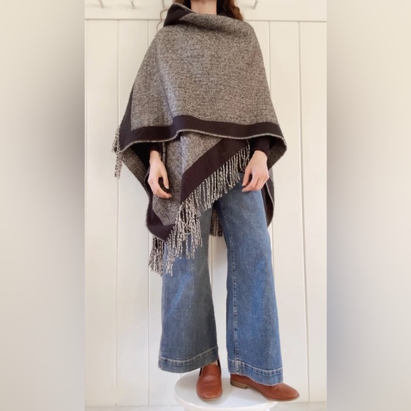 JustFab Tweed Wrap Shawl Fringe Grey Black Western Yellowstone Women Herringbone - Picture 3 of 12